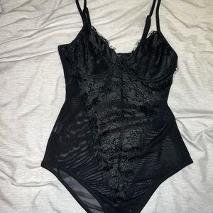 WHITE FOX LACE BODYSUIT